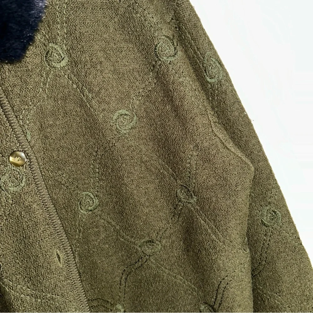 Women's VTG tally ho wool  Green SWEATER  with Faux Fur Collar - Picture 4 of 4